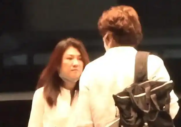 49岁钟汉良不再隐瞒,隐婚妻子正面照终于曝光?原来身份这么牛