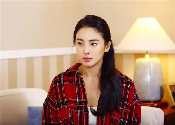 张雨绮情敌蜜月演都市白领剧照首曝光