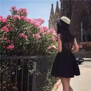 小清新2018女生背影花海头像