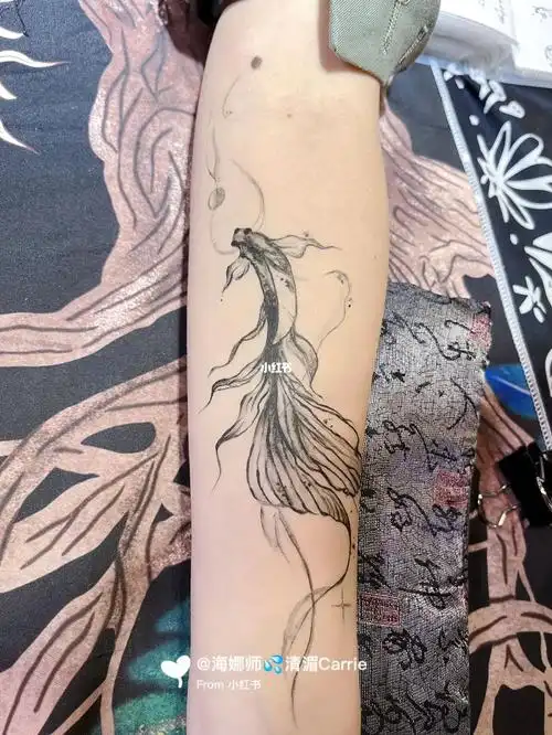 召唤好运92的锦鲤水墨海娜纹身