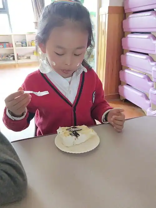 景观幼儿园大二班王紫馨小朋友6岁生日精彩瞬间