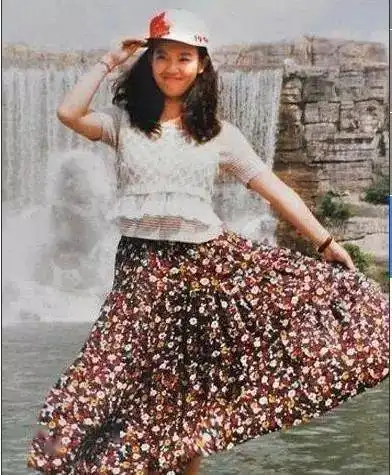 80年代风情万种的美女,依旧绝代风华!_中国服装