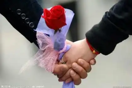 睁眼,一愣神,一叹息,就是一天;一个日,一个月,一忙碌,就是一年;一弹指