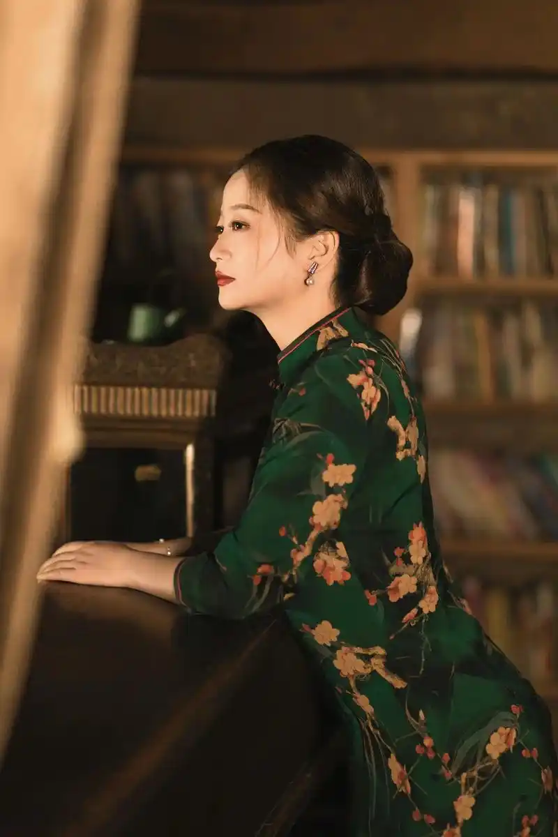 旗袍来一组#摄影 #人像摄影 #人像写真  - 抖音