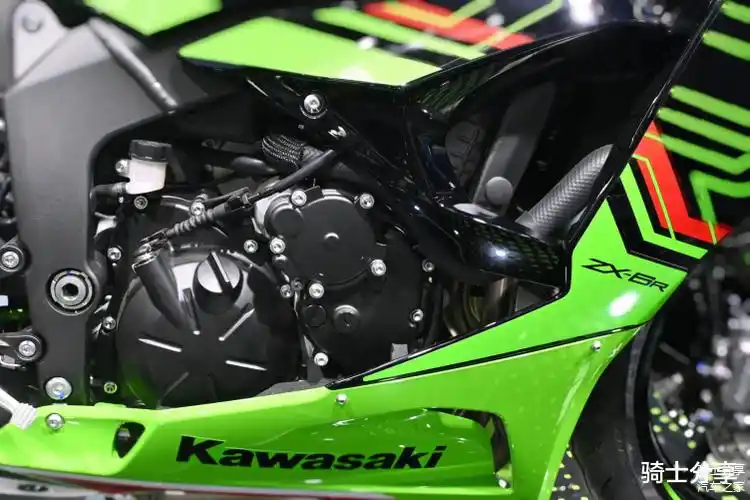98万元川崎zx-6r上市!采用全新外观,搭载四缸引擎