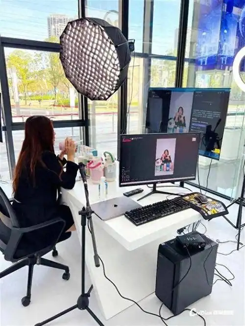 首批千余种产品上架 蔡甸区直播电商孵化基地启动运营__财经头条