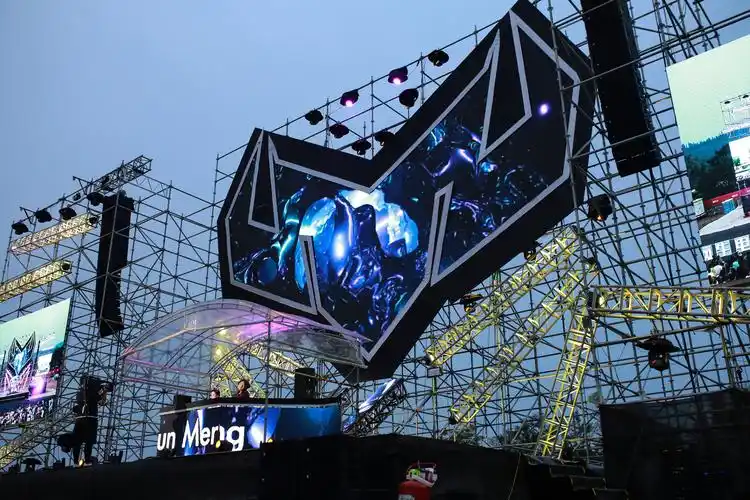 什么是电音? 电音其实是种音乐文化延伸裂变下的形态发育(疯牛电音酒)