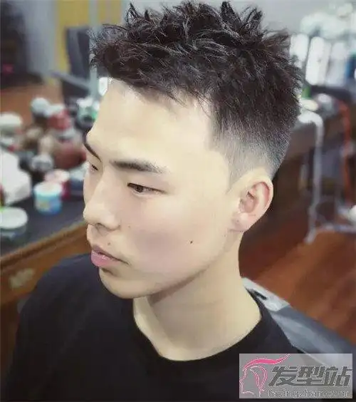 两边短中间长男生发型 剪了这款想不帅都难
