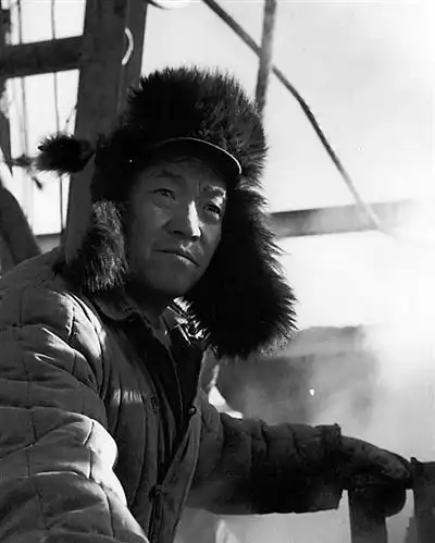 王进喜:"铁人"长眠,精神永存