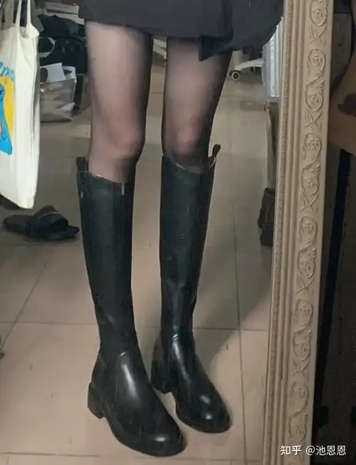 女生穿丝袜配靴子脚会臭吗? - 知乎