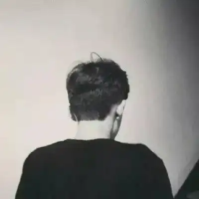 黑白伤感男头――人间不值得_男生头像_我要个性网