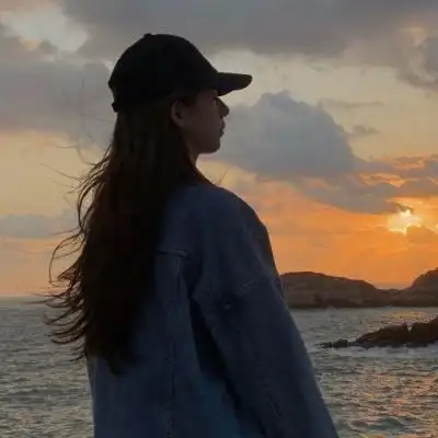 白奕泽微信头像女生意境02我在人间贩卖黄昏只为收集世间温柔去见你