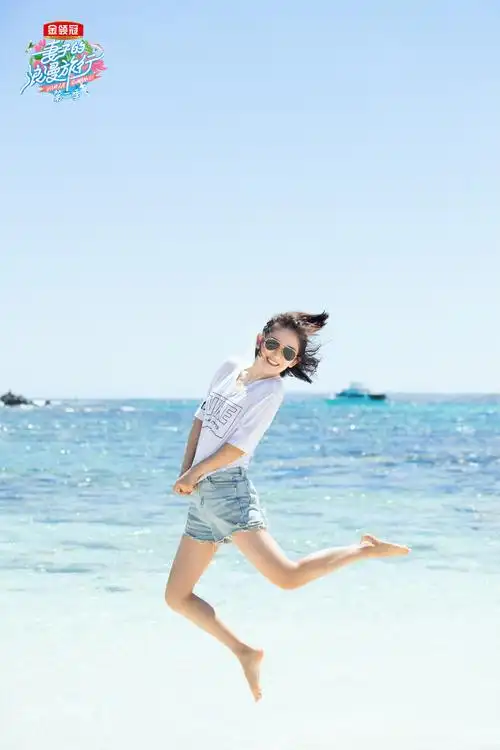 原创谢娜瘦了后脱胎换骨了只是穿白色t恤配牛仔短裤也能美成这样