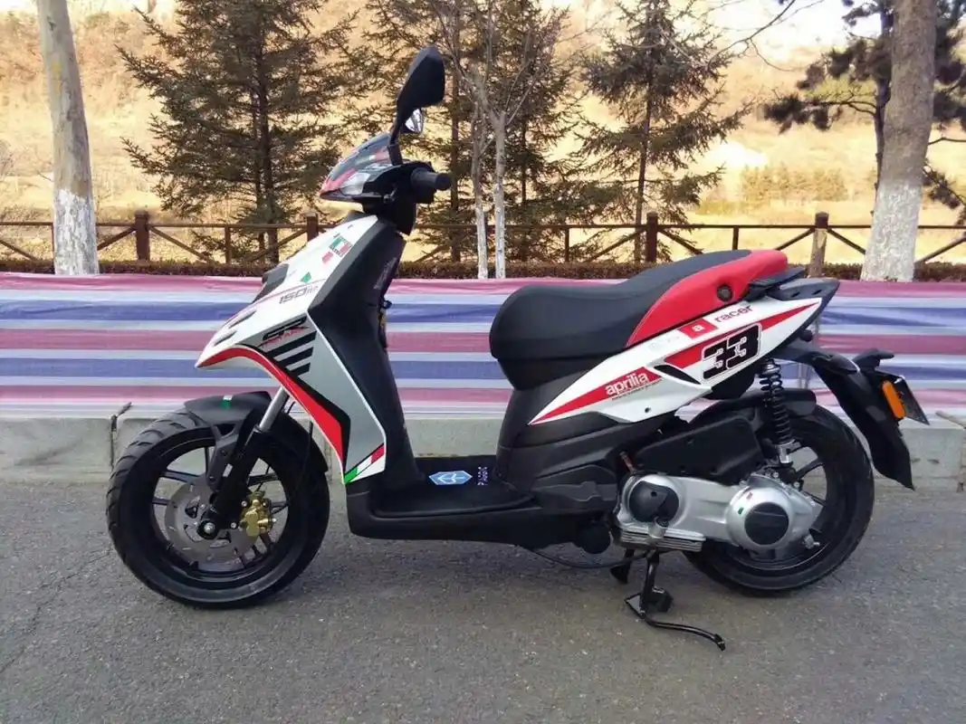 现在骑的比亚乔台风150sr踏板,五年之内换的第八台摩托车,四台踏板四