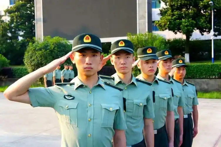 向父亲报告我们在军校这样成长