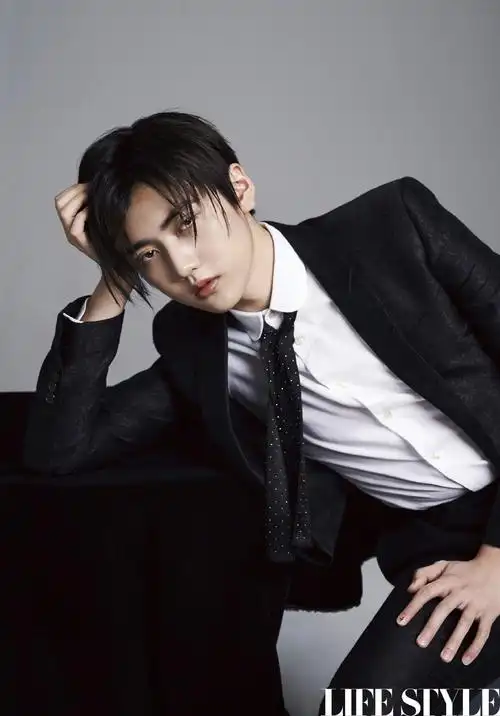 焉栩嘉潇洒酷帅写真图片29