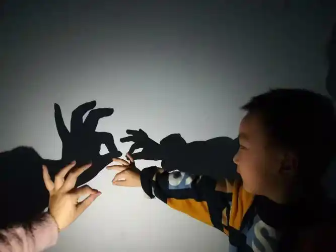 找影子——实验小学幼儿园小班