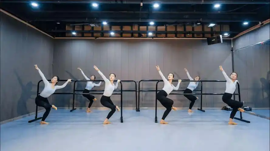学古典舞的女孩什么神仙气质?古典舞基训《单腿蹲训练》