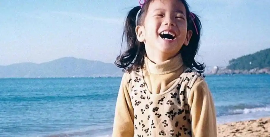 金智秀童年照是个憨憨啊哈哈哈哈哈