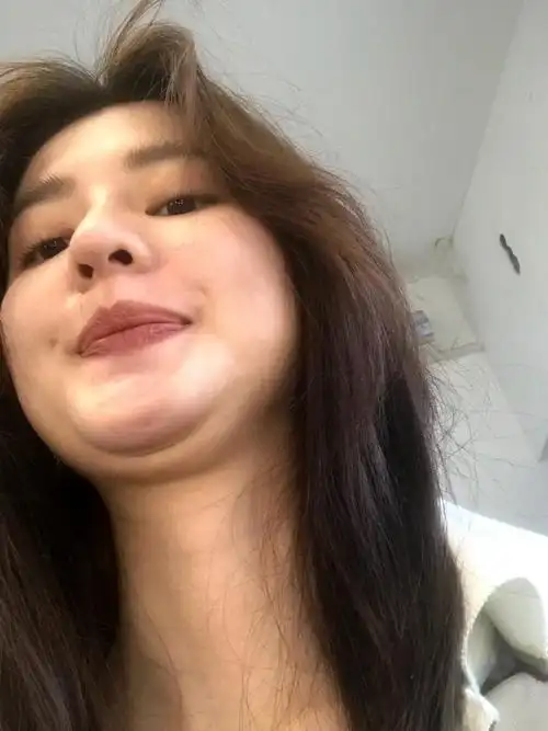 女星"丑"照,孙俪的傻笑,杨幂的村姑装,赵丽颖的恶搞自拍照都,丑不过