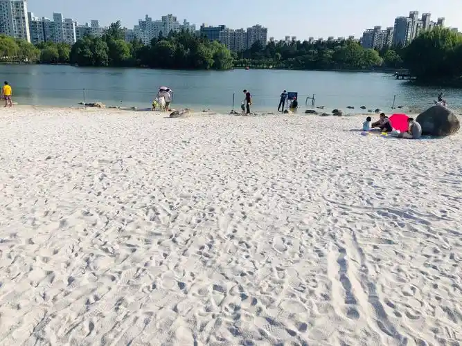 大宁公园的白色沙滩