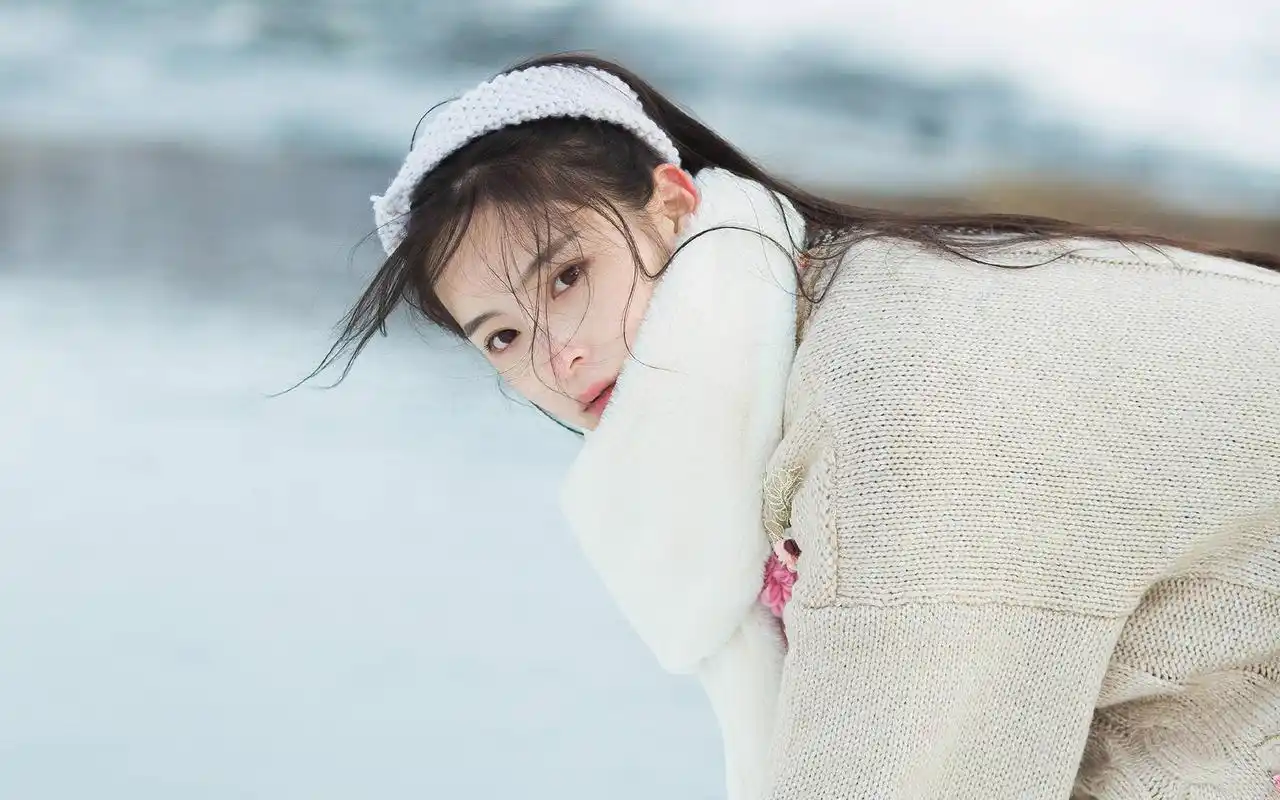 清纯俏丽美女高清桌面壁纸