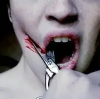 嘴角流血悲伤的头像 嘴角流血头像