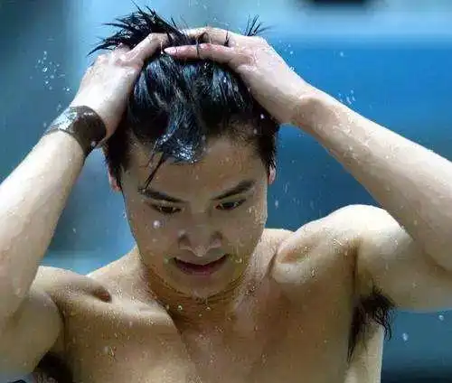 最高检披露中国跳水队黑幕:田亮遭周继红压分,耿直裁判被批