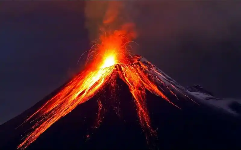 令人惊叹的火山爆发瞬间