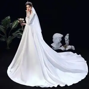 缎面婚纱长袖2021新款白色简约显瘦法式赫本风新娘迎宾纱礼服拖尾