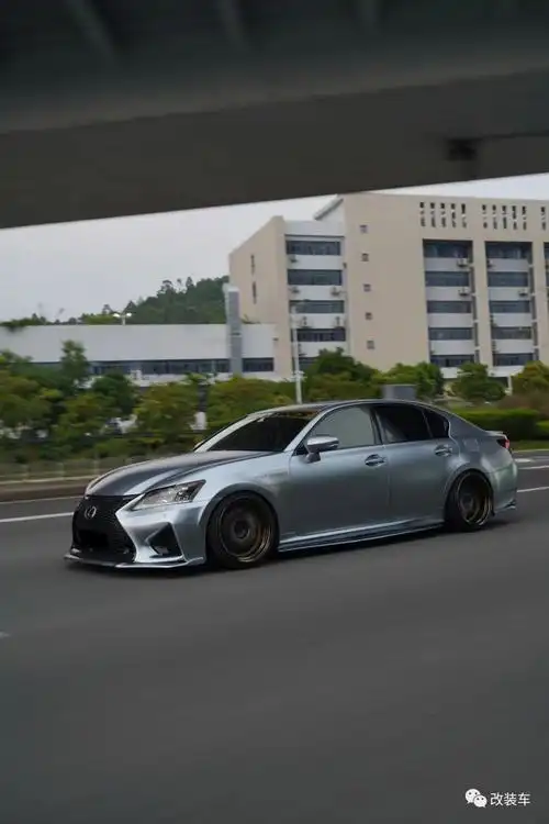 换了十几套轮毂的雷克萨斯gs250,最终还是抵挡不住本