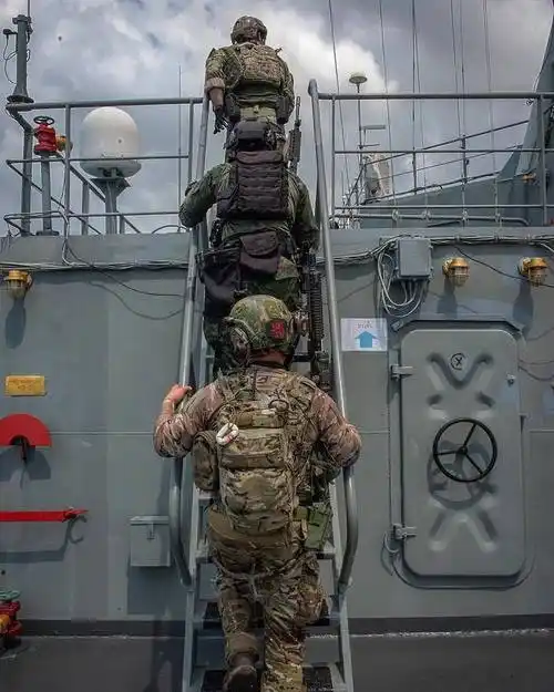 不能公开他们真面目海豹突击队与泰国海军特种部队展开联合演习