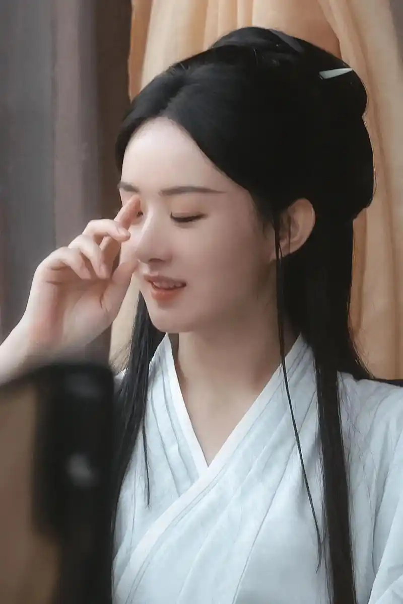 与凤行 #赵丽颖 #古风 "你在我身边就是缘"@赵丽颖  - 抖音