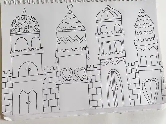 第二步:运用各种线条,图形装饰城堡