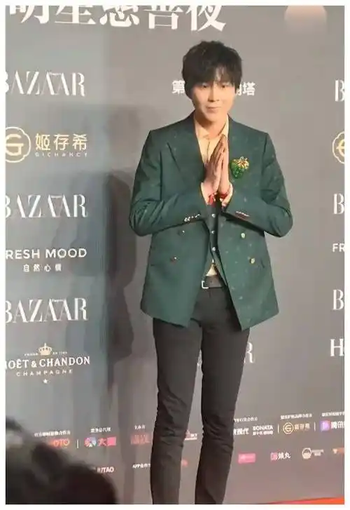 原创刘宇宁有着一双让女生都嫉妒的腿能把修身裤穿成堆堆袜绝了