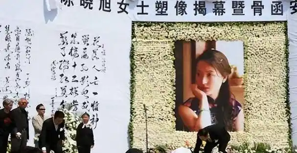 盘点顶级明星葬礼警车开道30万人送行水晶棺顶常人20年收入