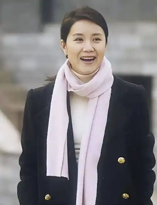 原创与初恋相爱30年为爱两次退圈的严晓频再度回归成婆婆专业户