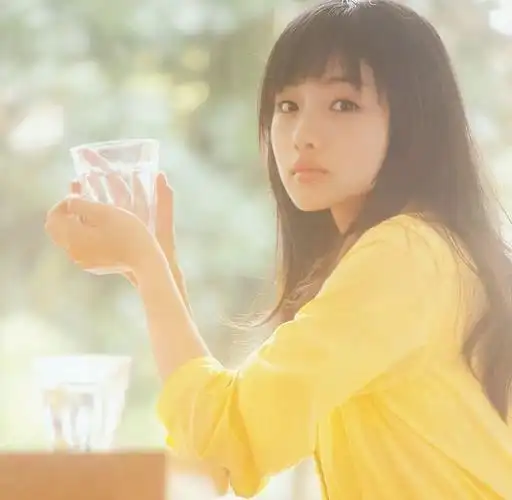 女星回眸浅笑动人瞬间【5】