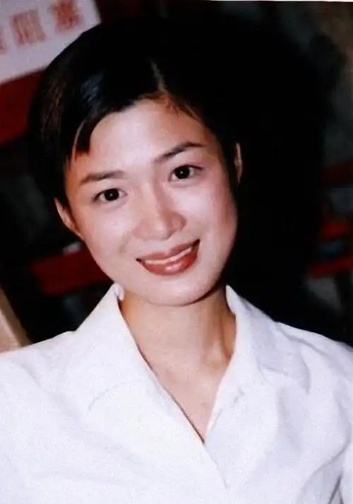 陈少霞个人资料简介:刘德华唯一女徒弟,离婚后破产领低保度日,如今