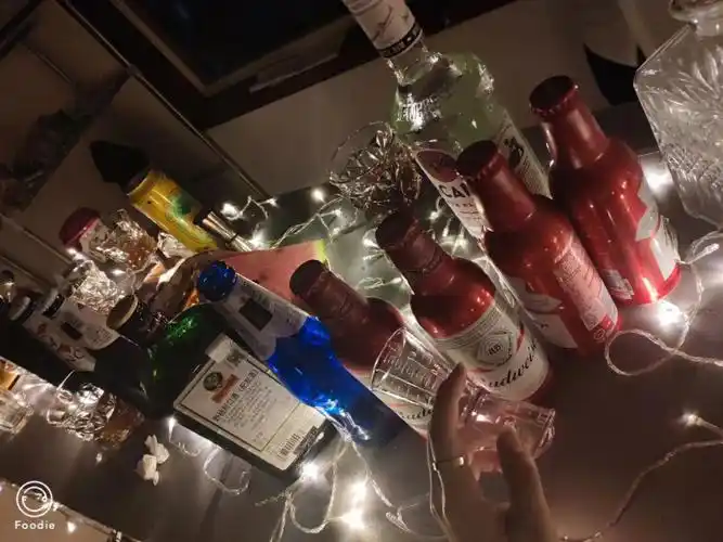 爱喝酒但是不敢去酒吧来就说你呢