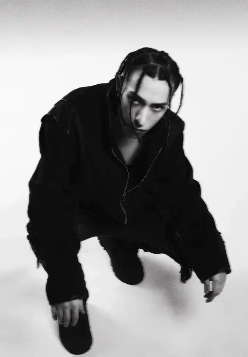 要和我坠入虚无吗? 用我最喜欢的歌 #痞帅 #黑皮 #欧美  - 抖音