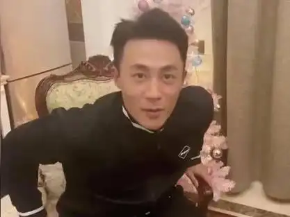 听说刘维要模仿杜淳的情人舞台害羞遮脸