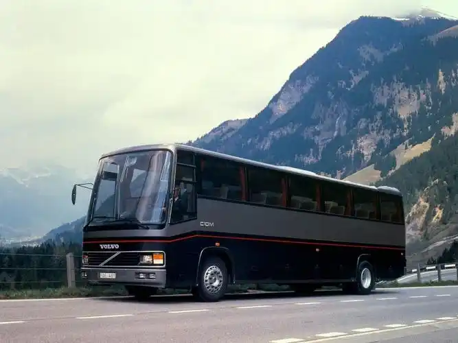 b10m众人皆知 c10m听说过吗?只做了3年产量不足百辆的沃尔沃c10m客车