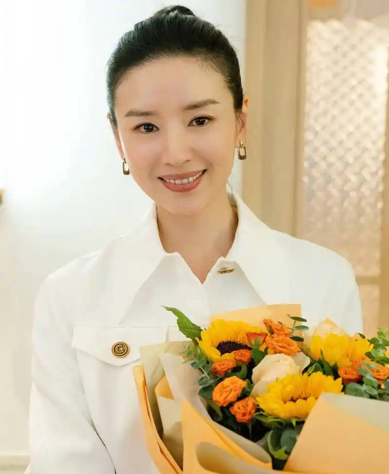 陈思诚前女友曹曦文自爆女儿12岁1米4 让她焦虑,网友:多喝牛奶