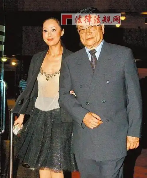 首页 法律新闻 法制新闻 章小蕙与父亲章建国 据台湾媒体报道,钟镇涛