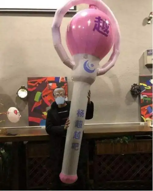 明星逆应援太硬核,千玺花样多肖战最暖心,她们还能当面亲偶像