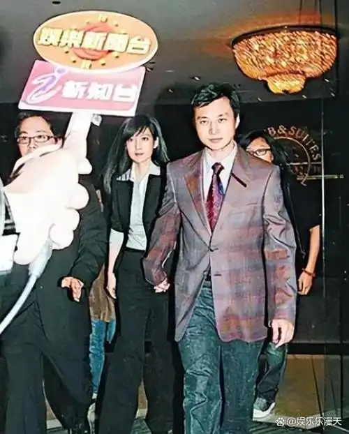 周慧敏自认为在情场上已经是个"老手",却未曾预料到,倪震竟然施展出了