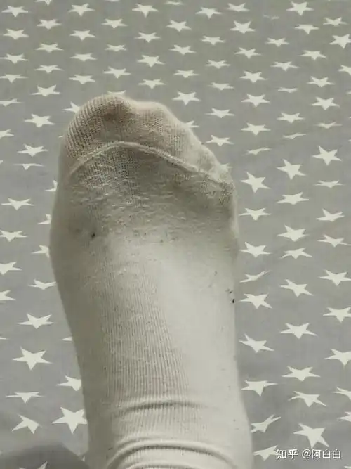 为什么现在的帅哥都对白袜子情有独钟无法抗拒