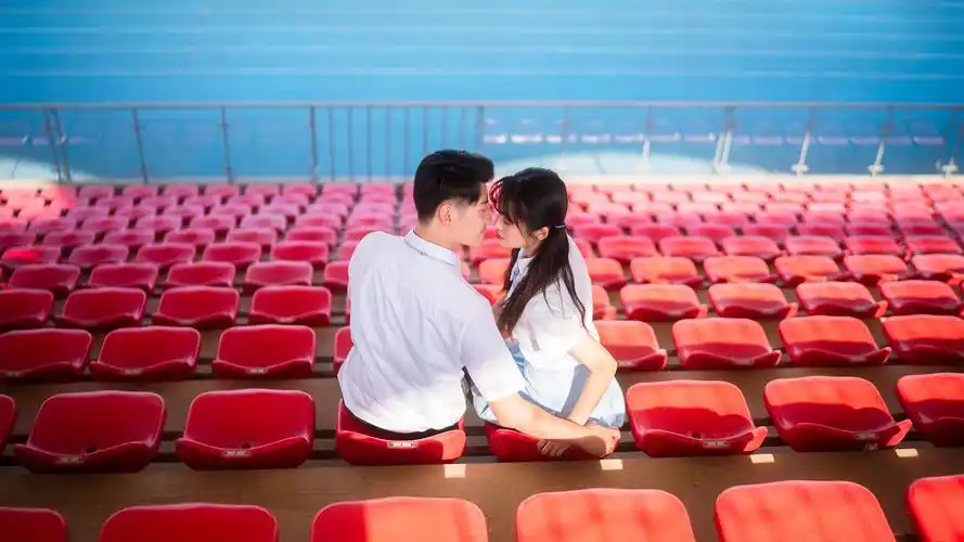 如何自拍出亲密又自然的情侣照