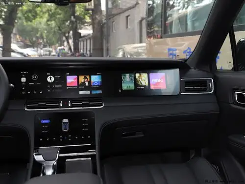 黑色理想one 2020款 增程6座版内饰中控图片(1/31)_网上车市
